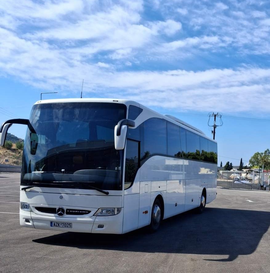 Μαύρο mini bus της Reisen Patras